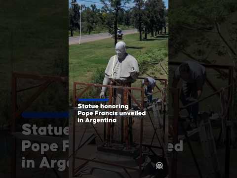 Statue honoring Pope Francis unveiled in Argentina