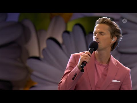 I pausen: David Lindgren sjunger sin opera från ”Stjärnornas stjärna” - Lotta på Liseberg (TV4)