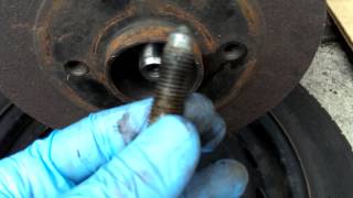 Remove stuck brake drum Clio 2