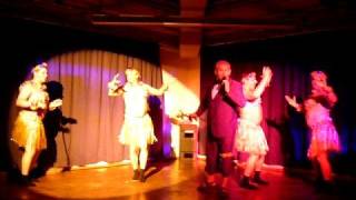 Bata Illic  + Hulla-Girls -Ich hab noch Sand i.d.Schuhen ...