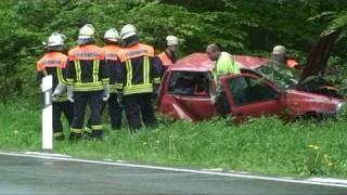 preview picture of video 'Unfall: Drei Schwerverletzte.mpg'