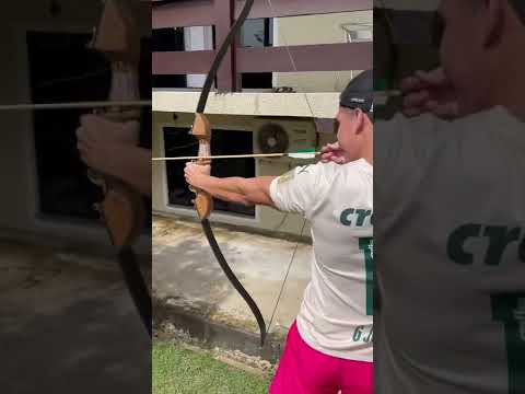 Primeiro tiro dele com arco e flecha 🏹🏹