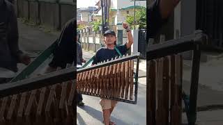 Download lagu Angklung Pengamen mp3