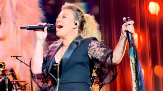 Kelly Clarkson - Walk Away live in Las Vegas, NV - 8/4/2023