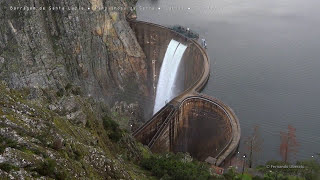 preview picture of video 'Barragem de Santa Luzia - descarga de topo'