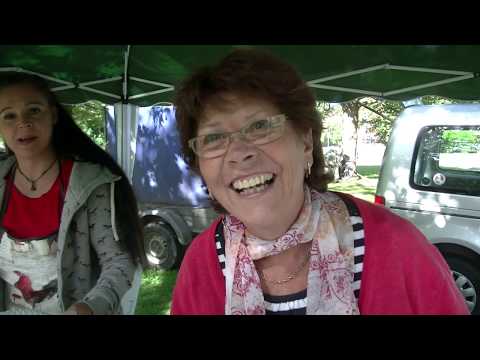 Hähne krähen im Kurpark um die Wette