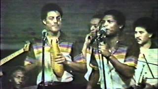 ALVARO DEL CASTILLO CON EL GRUPO NICHE AÑO 1982 FERIA DE CALI BUENAVENTURA Y CANEY EN VIVO.wmv