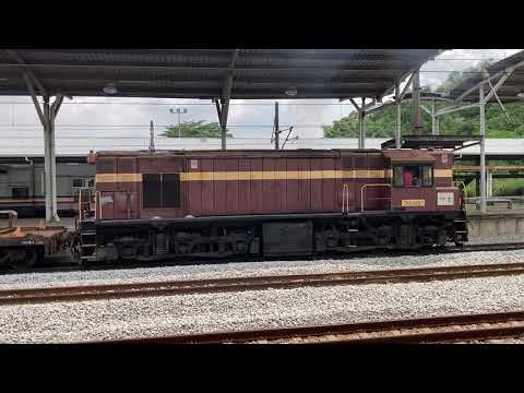 Classic engine sound of English Electric Class 1620 Locomotive spotted at KTMB Rawang train station.