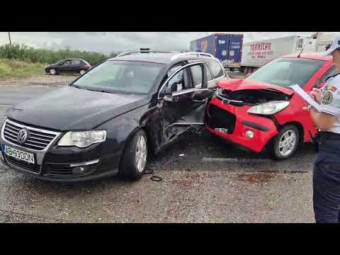 Accident rutier la Oiejdea. Doua masini implicate