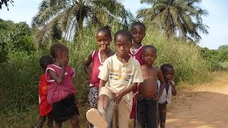 preview picture of video 'Spielende Kinder in Sierra Leone (2)'