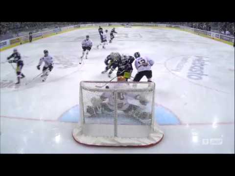 Florian Busch trifft zum 1:2 gegen Wolfsburg am 9.12.2016