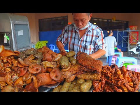 Most Popular CAMBODIAN Street Food served by Hard-working Vendors