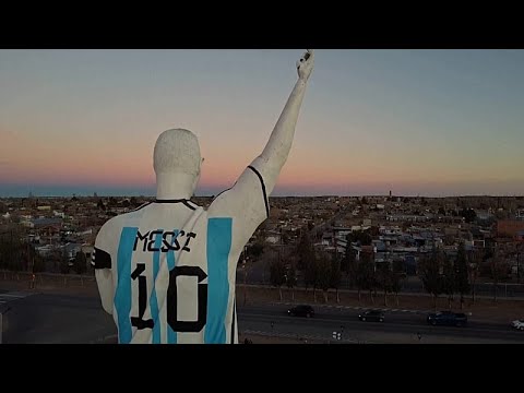 Statua gigante di Messi celebra l'eroe dell'Argentina campione del mondo