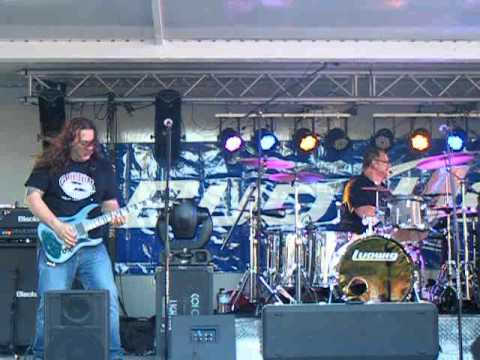 Bucket List performing 'Thunder Island' by Jay Ferguson