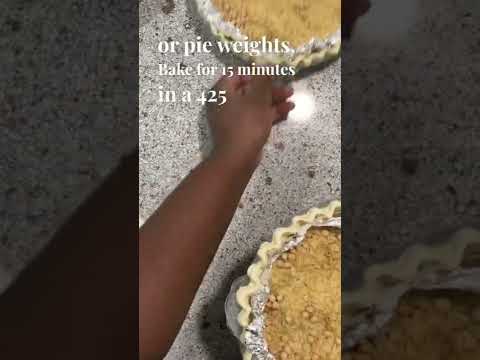 No soggy bottoms over here 🙅🏾‍♂️fix your pie crust this thanksgiving. #shorts #applepie