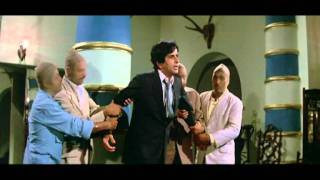 Hindi Film - Namak Halaal - Drama - Action Scene - Amitabh Bachchan - Villians Eat Dust