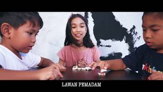 Download lagu Elizabeth Tan - Police Entry (Permainan Zaman Dahulu) mp3