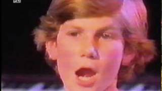 Mike Oldfield &amp; Anita Hegerland - Picture In The Dark [Live Tv 1985].mpg