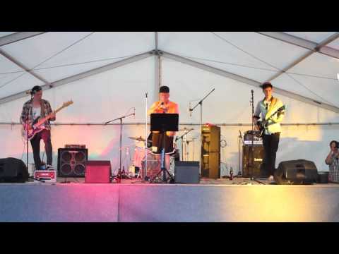 We're gonna  fight   Pädagogisch wertvoll live@ Voices vid by IslandProductions)