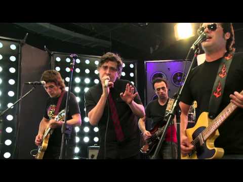 Ella es tan cargosa - Ni siquiera - EN ESTEREO