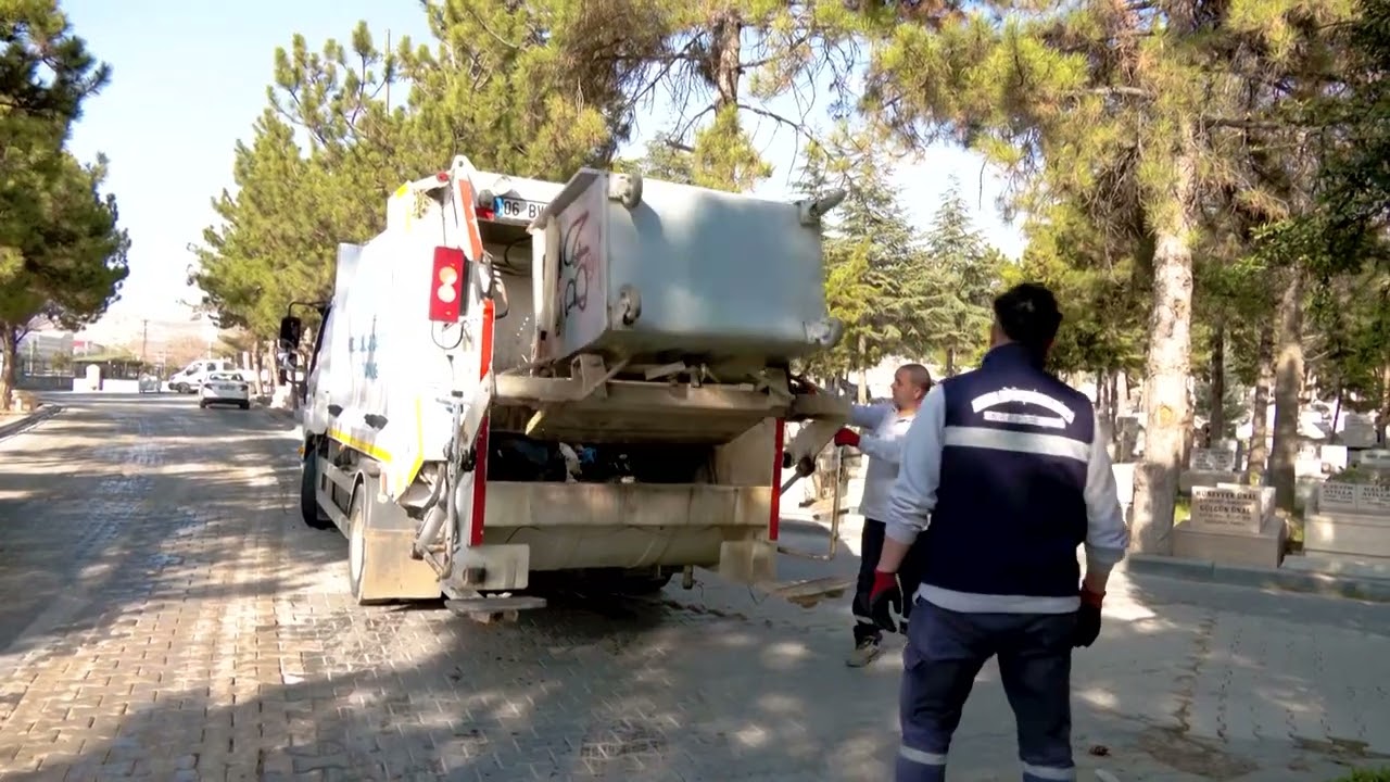 Ramazan Bayramı öncesi, 25 ilçemizdeki 1405 mezarlıkta bakım ve temizlik çalışmalarımızı tamamladık