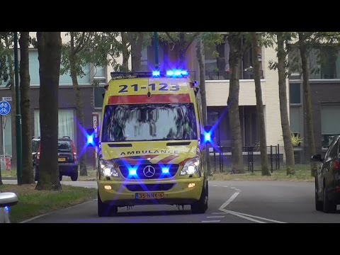 A1 Ambulance 21-123 met spoed naar Distelweg in Oss