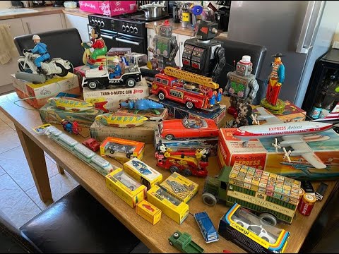 Vintage Clockwork, Tinplate, Working Rare Battery Operated Models & Corgi Toys, Dinky Toys Etc