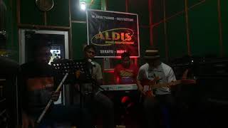 Download lagu OT ALDIS MANSYUR S SENDIRI mp3 Download lagu OT ALDIS MANSYUR S SENDIRI mp3
