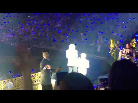 (Fancam) 180128 Magic super show 7 in BKK donghae take a photo with lucky fan