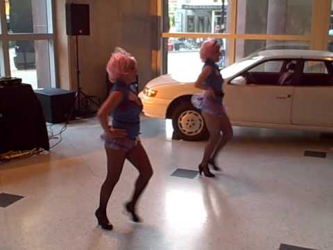 Lucky Penny and Nessa Lashes dancing Single Ladies at Seattle Art Museum