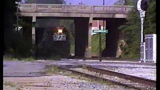 preview picture of video 'NS #169 at Spartanburg, SC with a mid-train SD40-2.  (1990)'