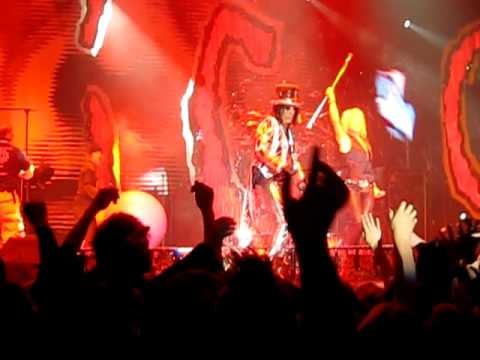 Alice Cooper feat. Michael Monroe - School's Out - Espoo / Helsinki 11.12.2009
