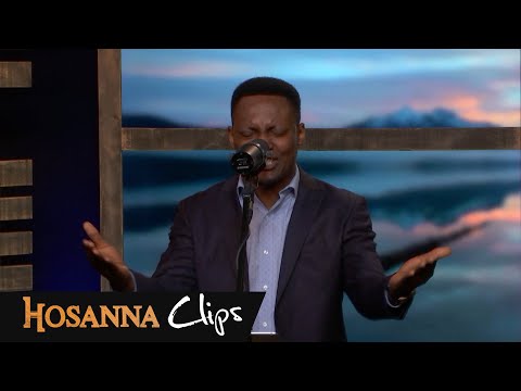 Tu es là - Hosanna clips - Joseph Mbaya