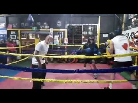Jorge "El Carnicero" Rivera sparring con Kevin "El Lince" Traña.