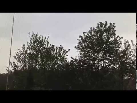 Heftiger Donnerschlag eines positiven Blitzes (Gewitter, Unwetter, Naheinschlag)