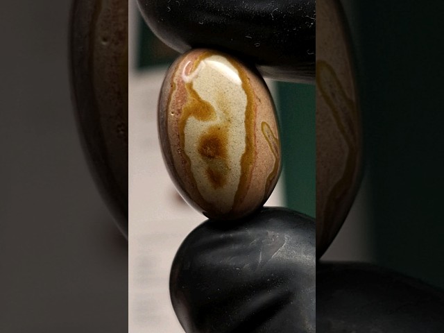 حجر عقيق طبيعي مفحوص موثق بشهادة مختبر