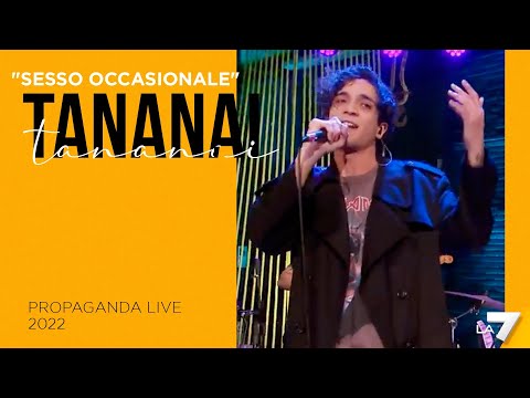 "Sesso occasionale": Tananai canta a Propaganda Live