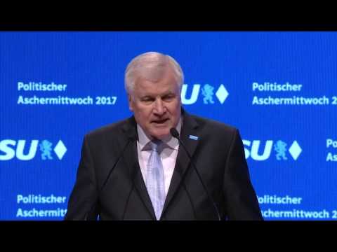 Politischer Aschermittwoch: Rede-Fernduell Seehofer vs. Schulz | DER SPIEGEL