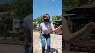 【TikTokまとめ】おっぱいの形がはっきりと分かる服装の美女３人