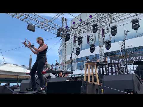 Joan Osborne sings \"Spiderweb\" - The Melissa Etheridge Cruise