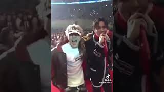 Download lagu Zico came off stage to sing Okey Dokey with MINO mp3