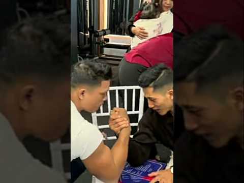 Tâitea leh denica arm wrestling 😄