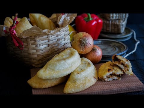 VENEZUELAN SPICY CHICKEN EMPANADAS - Classic Venezuelan Street Food