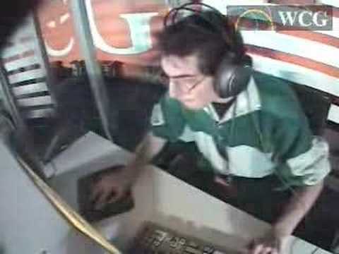 WCG 2002 Quake 3 - uNkind vs Akiles - Part 1/2