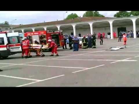 Simulazione incidente 1 - Croce Rossa Italiana Giornata della sicurezza stradale 2013 Casale Monf.