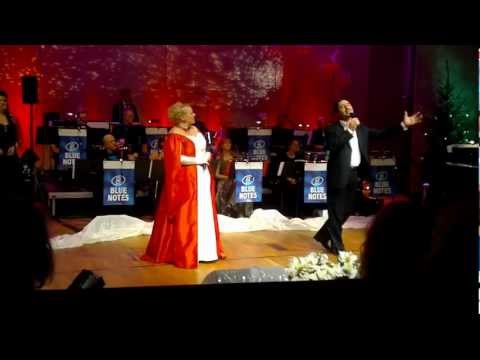 Johanna Rusanen-Kartano ja Ara Hayrabedian -  Feliz Navidad (Carelia-sali 11.12.2011)