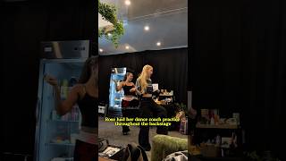 Download lagu Rosé had her dance coach practice throughout the backstage #rosé #blackpink mp3