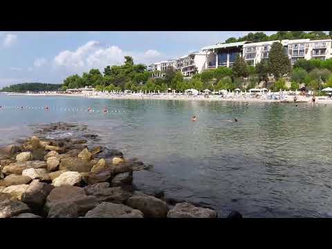An dem Strand in Rovinj in Mulini Beach in Kroatien