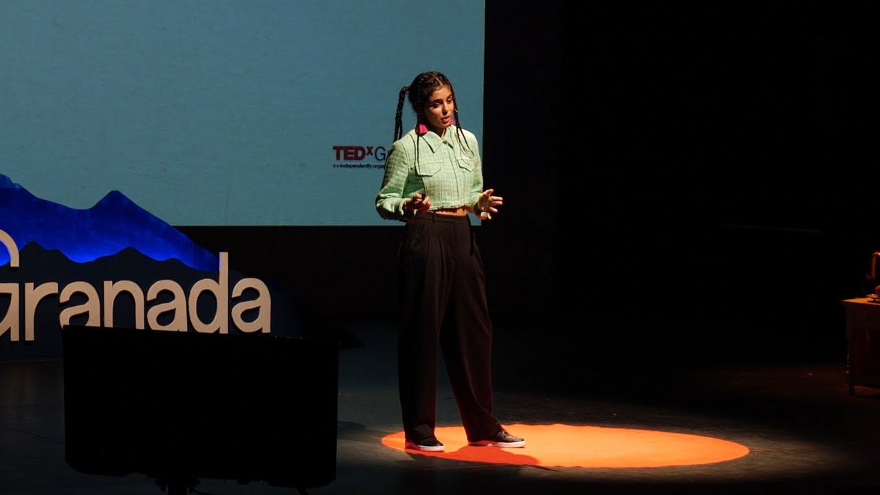 Cómo el diseño ha cambiado radicalmente nuestra forma de comunicarnos  | Elena López | TEDxGranada