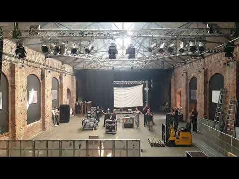 Gefächerte Flashpaper-Kometen in Slowmotion